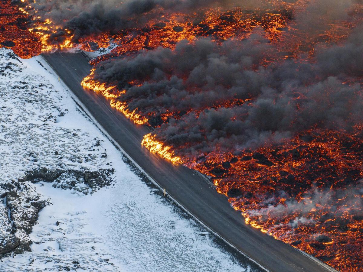 Una erupción volcánica irrumpe al oeste de Islandia