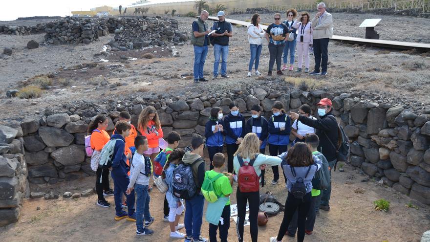 Escolares de los centros educativos de Gáldar conocen el modo de vida de los antiguos canarios en La Guancha