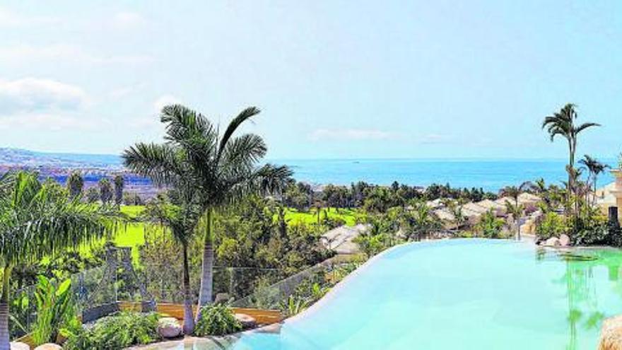 Vista áerea del Royal River Luxury Hotel &amp; Spa, en Costa Adeje, en Santa Cruz de Tenerife.