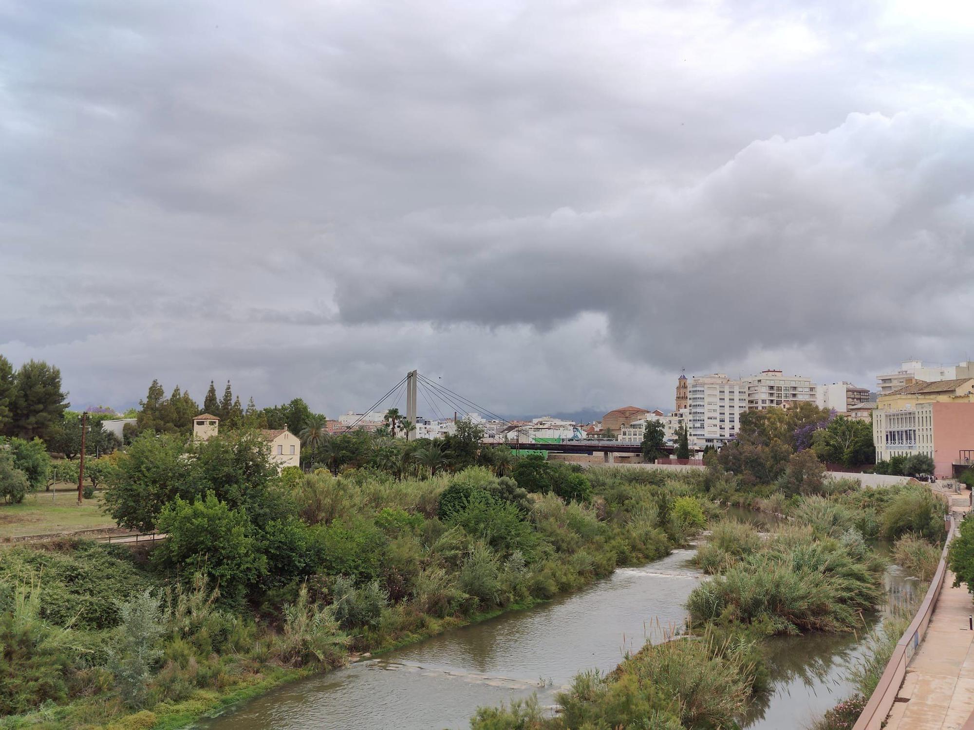 Así baja el río Serpis en Gandia tras las intensas lluvias