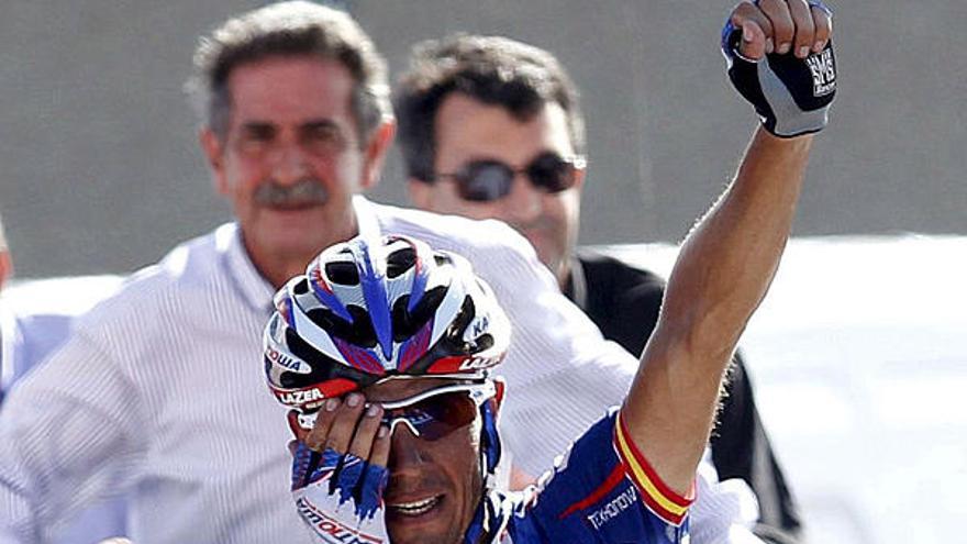 Joaquím «Purito» Rodríguez celebra su triunfo ayer en Peña Cabarga.