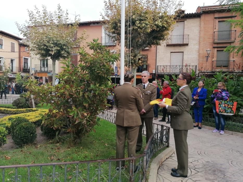 Toro rinde homenaje a la bandera