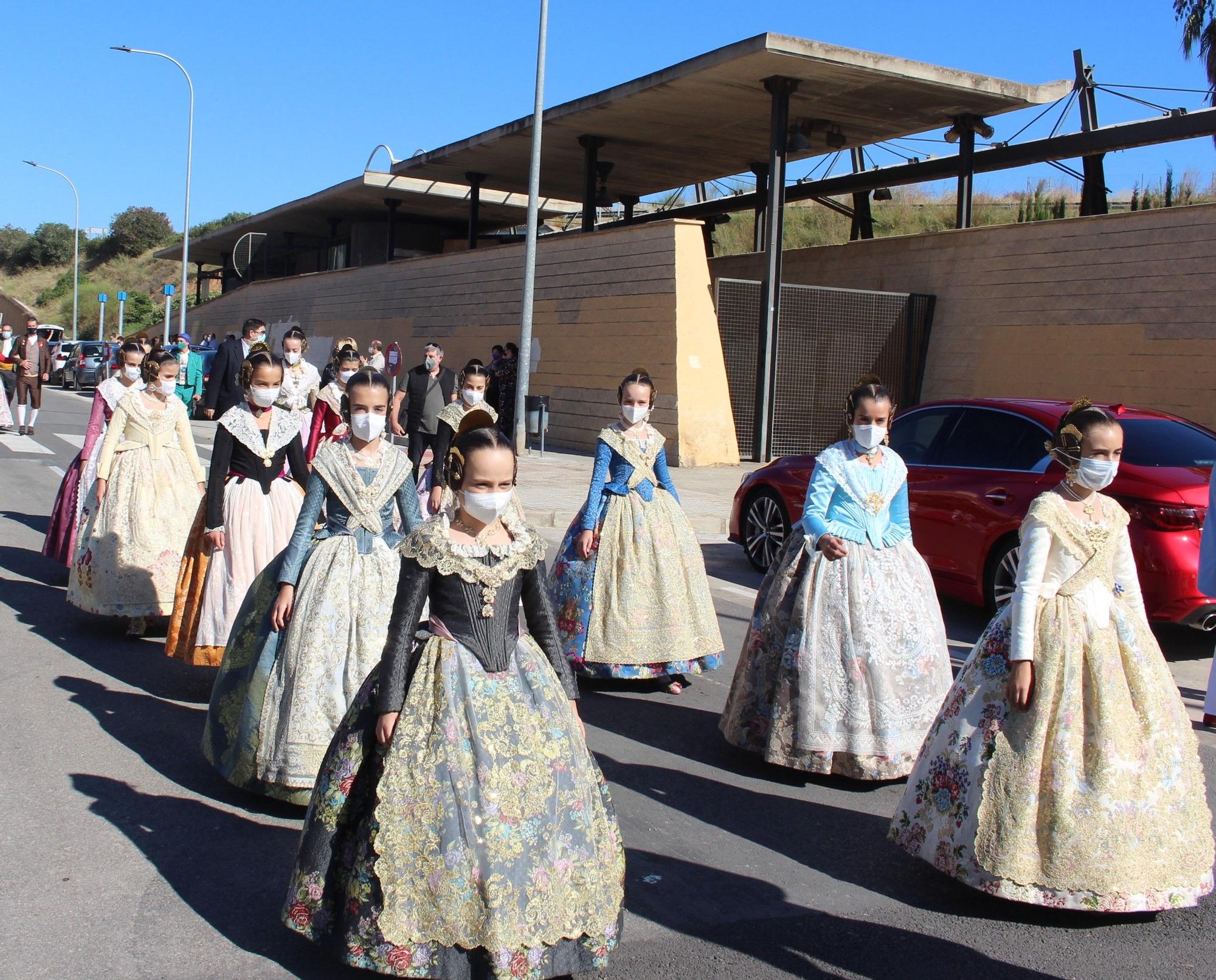 Carmen, Nerea y las cortes acompañan a las fallas de Quart y Xirivella en la procesión de la Senyera