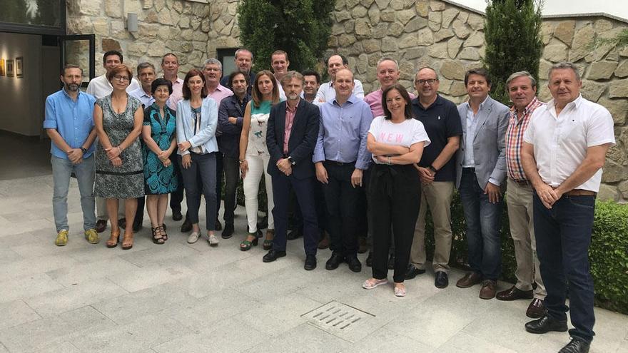 José Fiscal, en el centro de la imagen, con los miembros del Consejo de Dirección Ampliado.