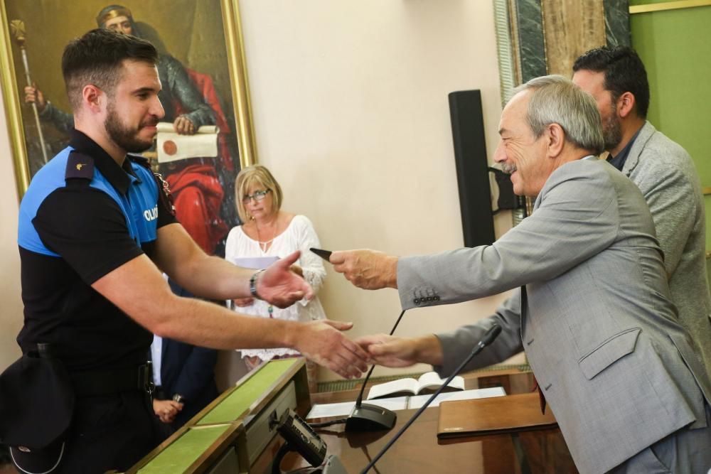 Toma de posesión de 12 nuevos policías locales de Oviedo