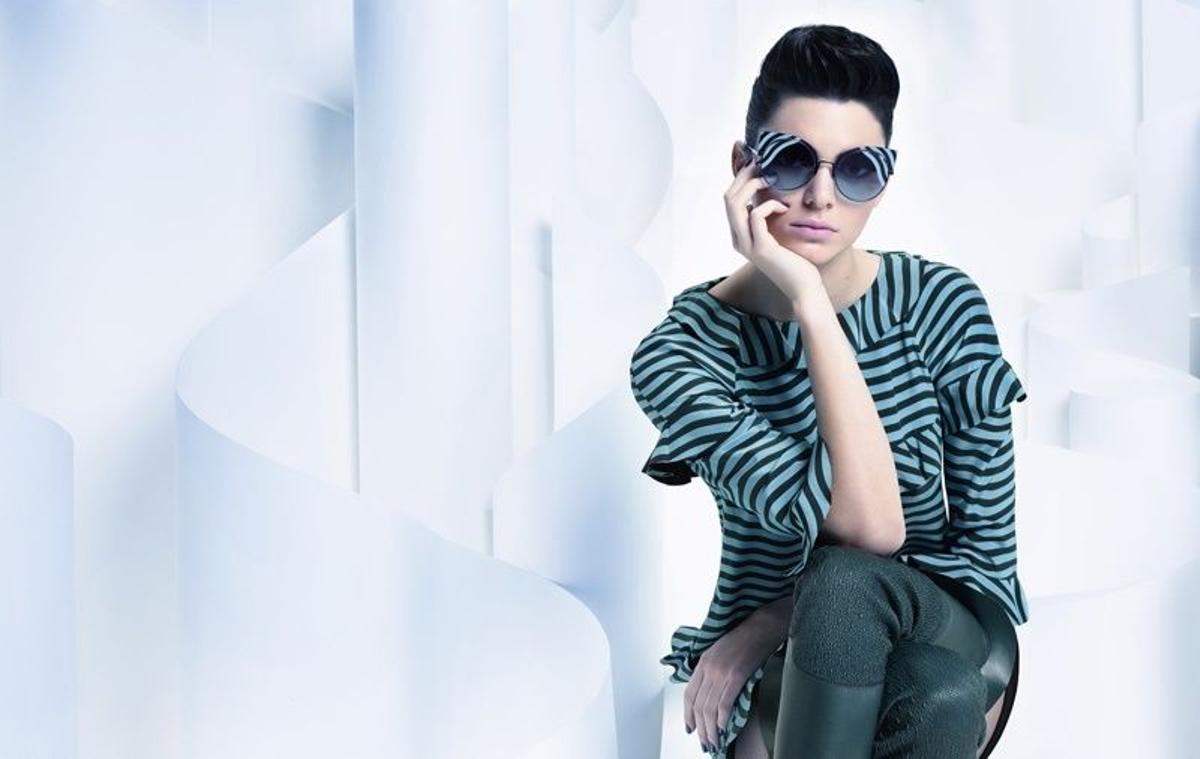 Kendall Jenner para Fendi: gafas de sol y rayas