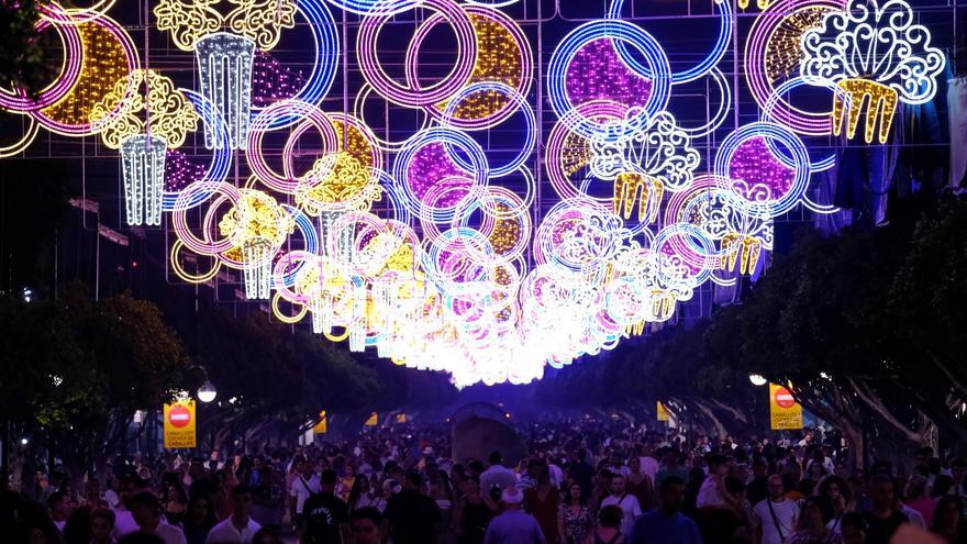 Alumbrado del Real: Más de dos millones de luces LED iluminan las noches de la Feria de Málaga