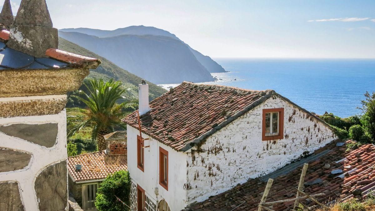 Esta es la aldea gallega que se encuentra al borde de los acantilados más altos de Europa: en la provincia de A Coruña