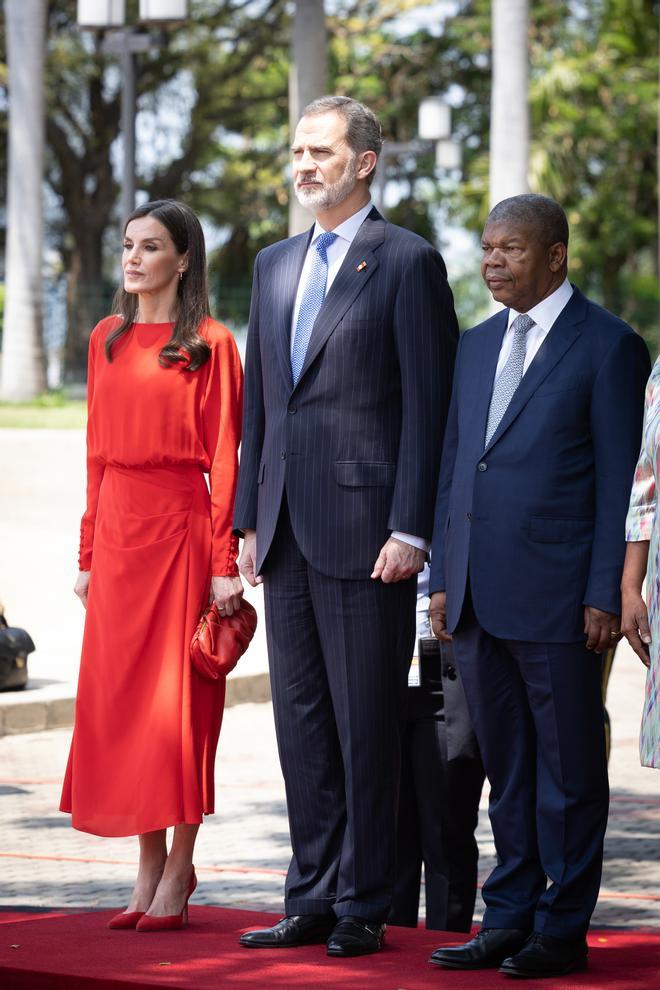 La reina Letizia y el rey Felipe ponen fin a su primer viaje oficial a Angola