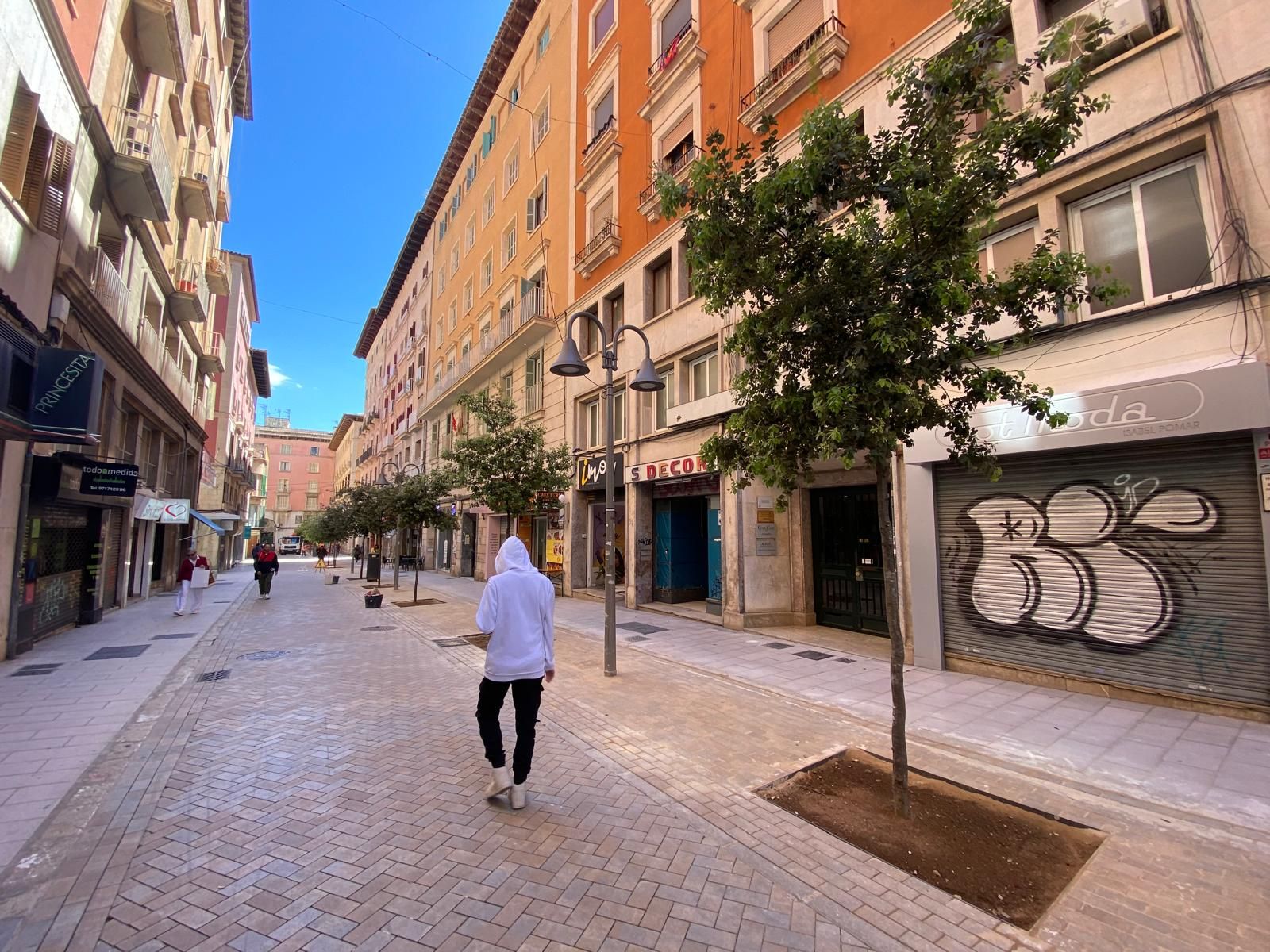 Las fotos de la calle Velázquez de Palma tras la eliminación de la trama verde