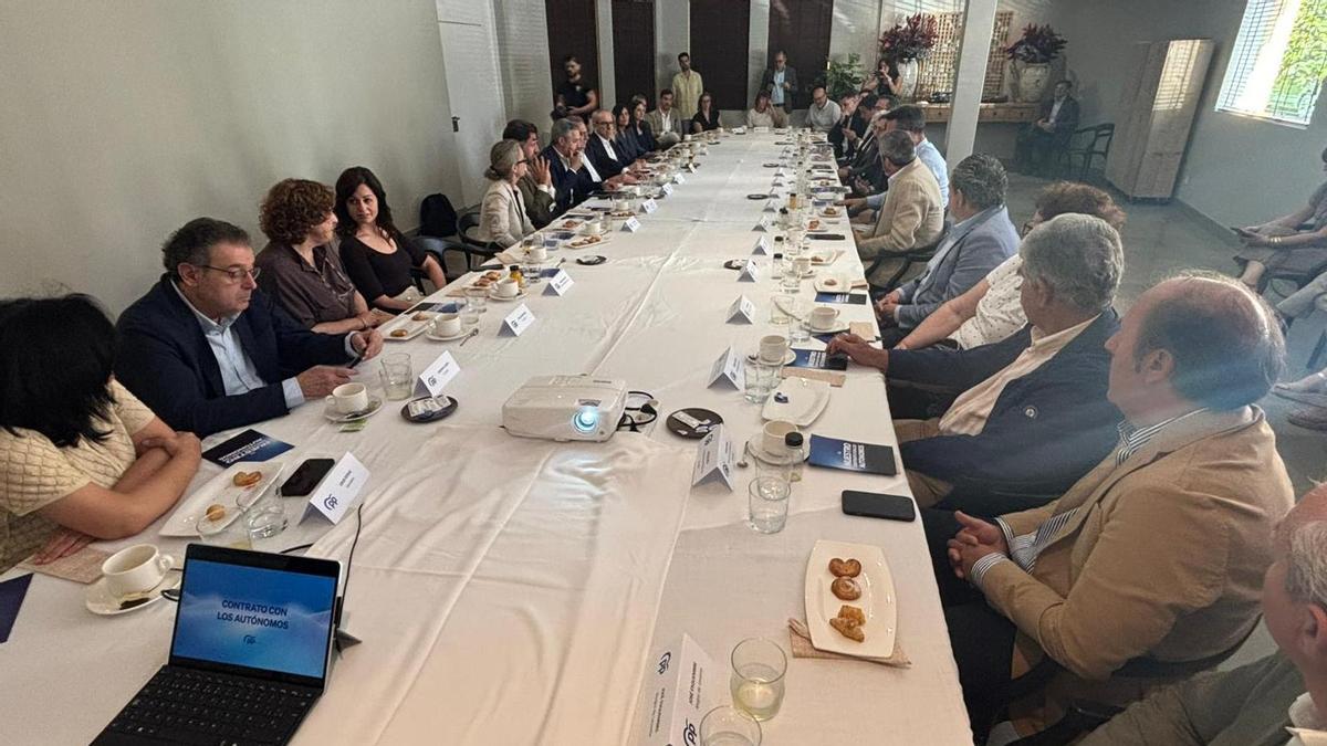El PP organizaba este viernes una reunión con empresarios en el hotel Huerto del Cura de Elche para presentarles su "Contrato con los autónomos"