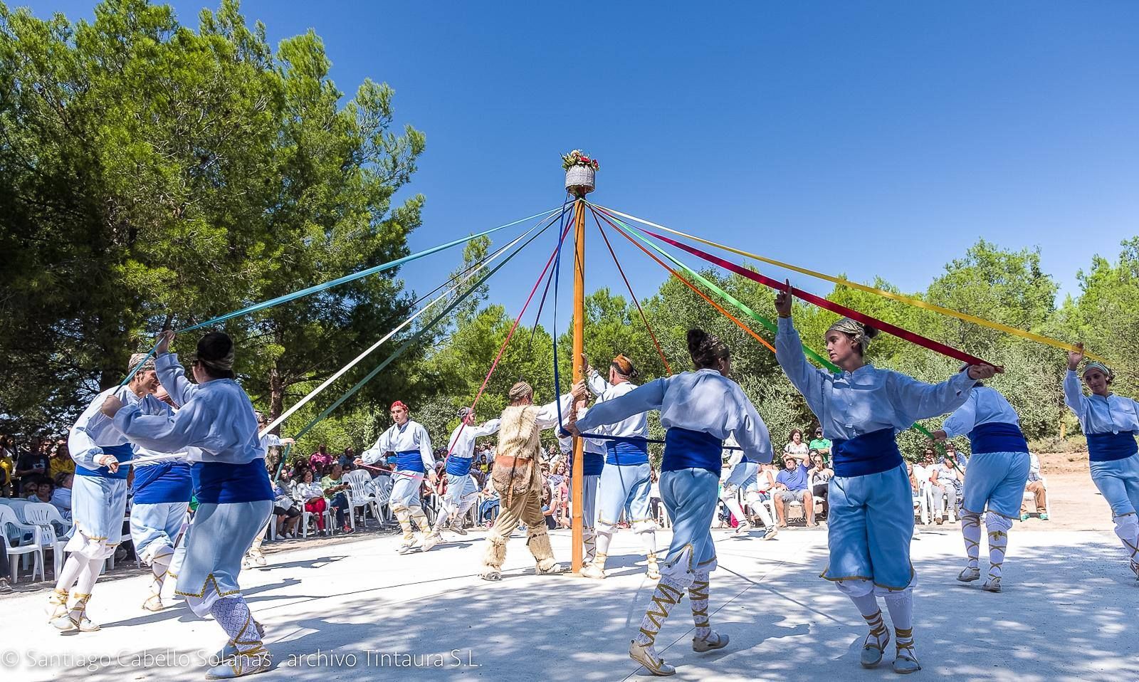 El Dance de Cabañas en la Almunia de Doña Godina.