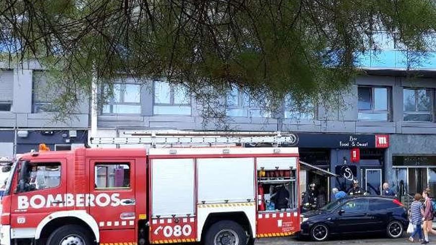 Los bomberos intervienen en un bar del Muro por una freidora