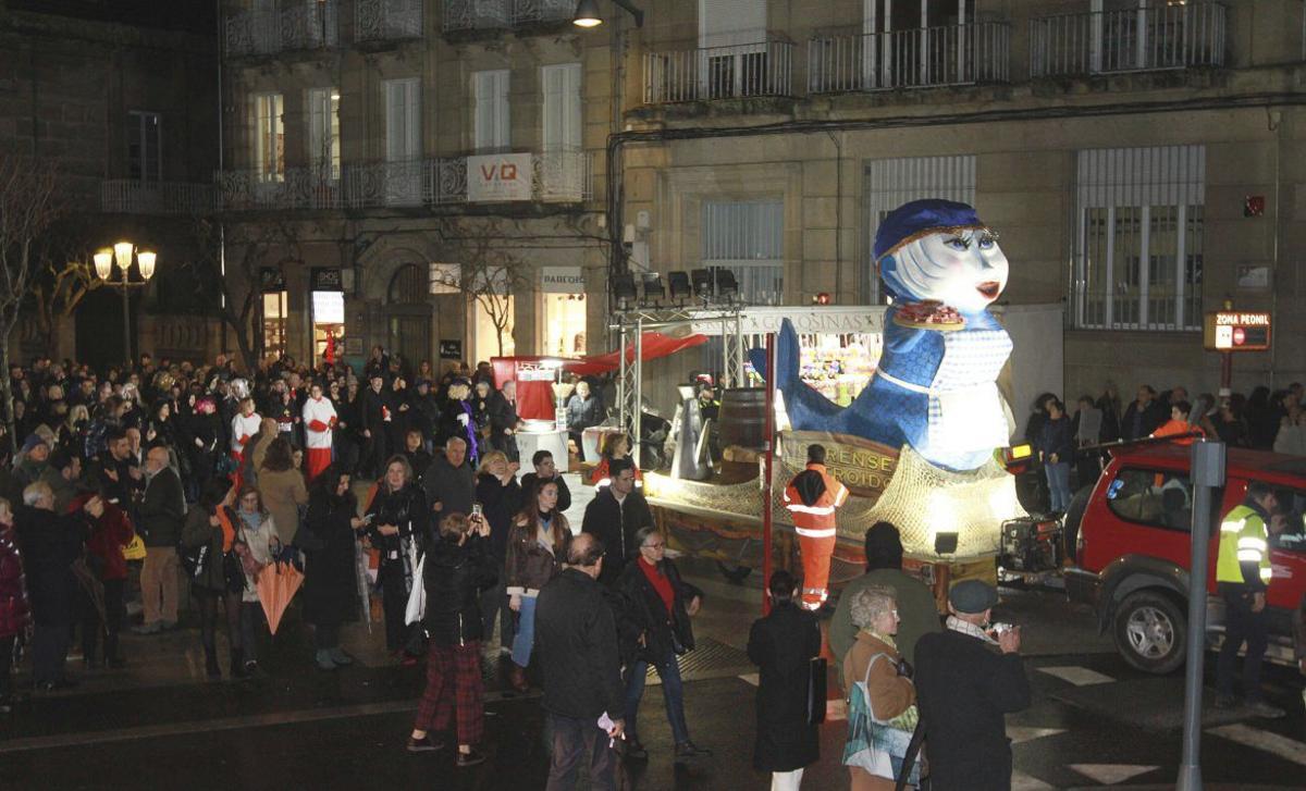 La llegada de la comitiva a la Subdelegación de Gobierno. | IÑAKI OSORIO