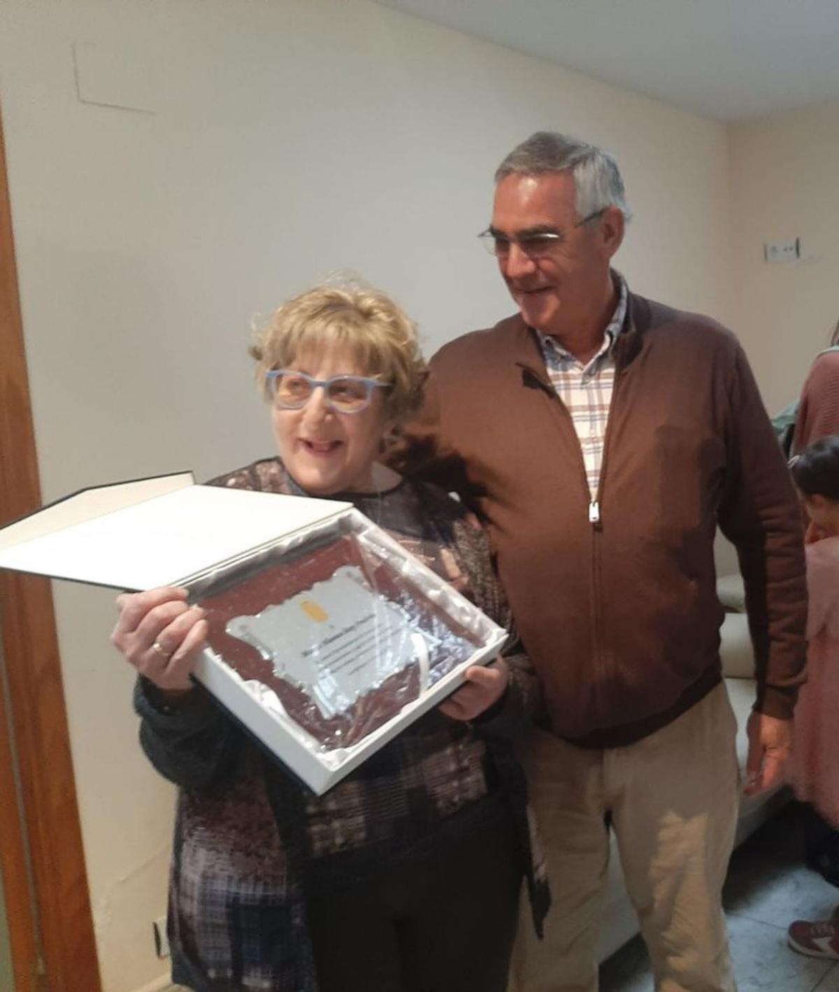 María Nieves recibió una placa en reconocimiento. | SERVICIO ESPECIAL