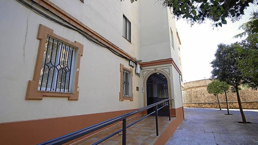 Una ordenanza regula en Badajoz la ocupación de suelo público para ascensores y rampas