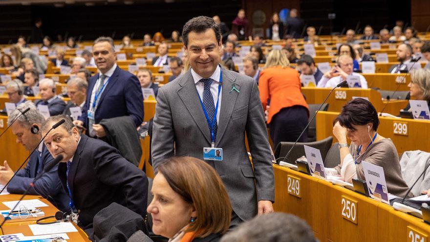 El presidente de la Junta de Andalucía, en el hemiciclo del Parlamento Europeo en Bruselas, ayer.