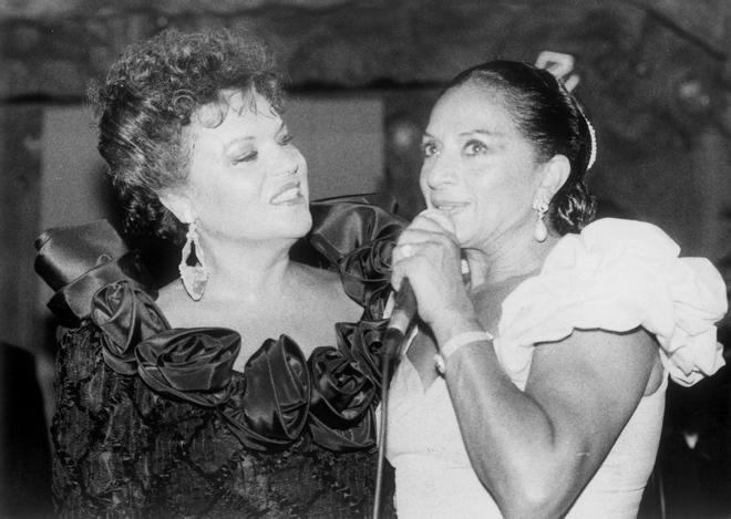 Lola Flores con Mary Sánchez.