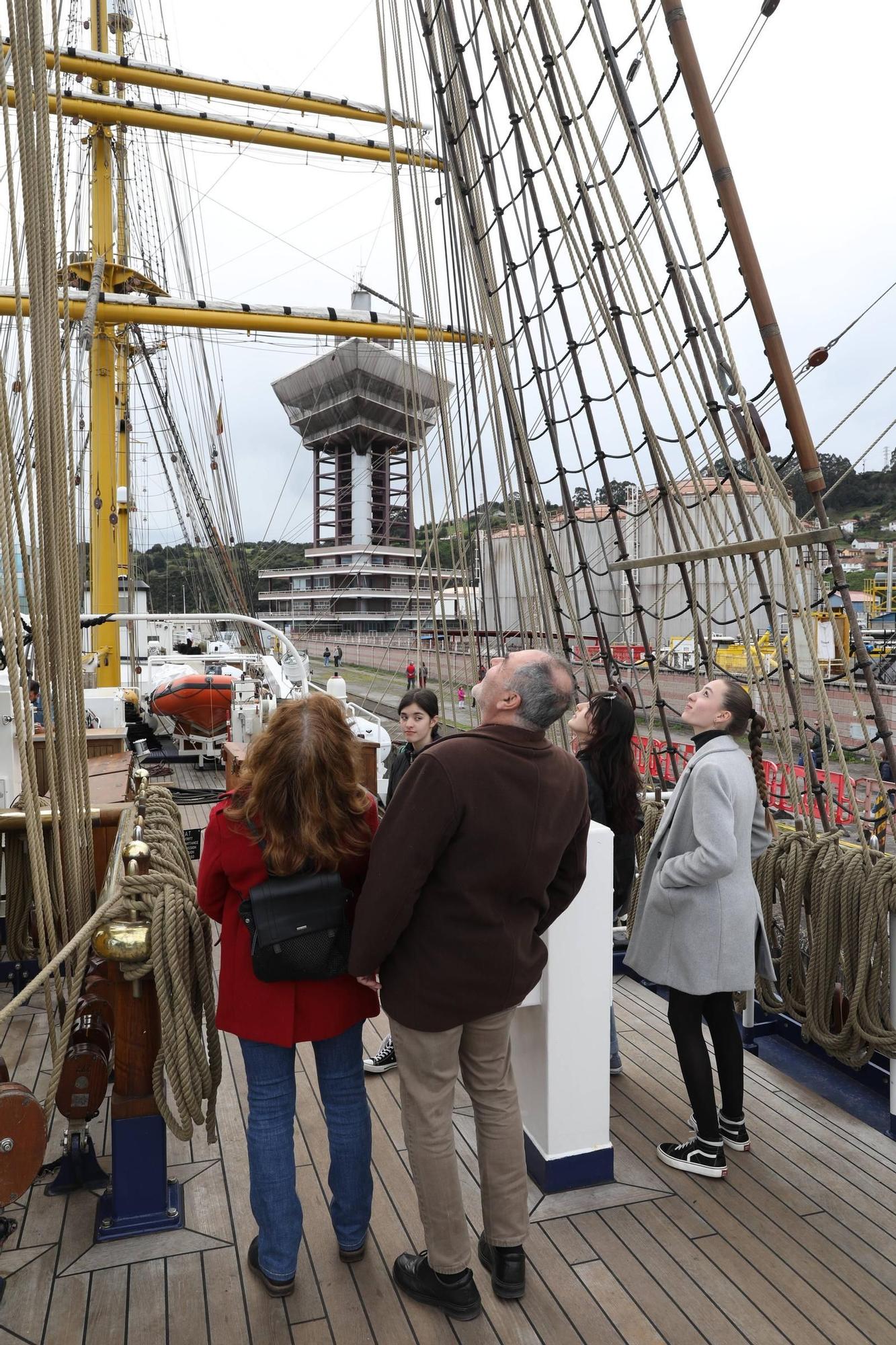 Así fue la jornada de puertas abiertas en el buque escuela alemán atracado en Gijón (en imágenes)