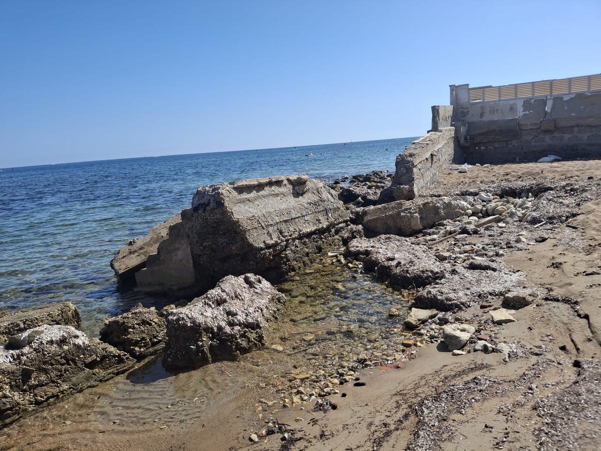 Zambullirse en una playa en ruinas en Dénia (imágenes) Zambullirse en una playa en ruinas en Dénia (imágenes)