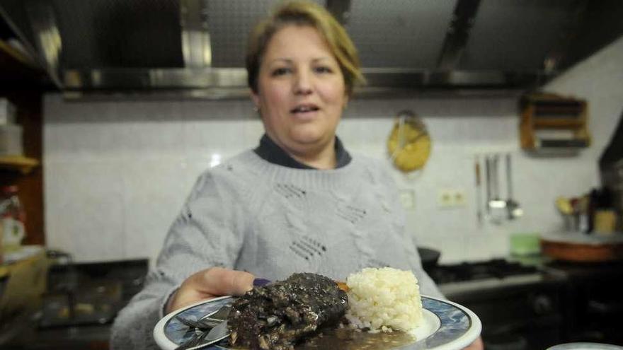 Participantes en &quot;Tapealamprea&quot;, la ruta de tapas de Pontecesures. // Noé Parga