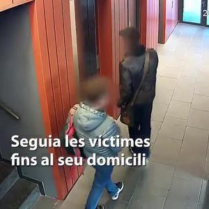 Els Mossos detenen un home que robava a menors amb un ganivet.