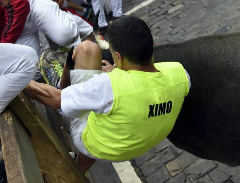 Fotogalería del quinto encierro de San Fermín