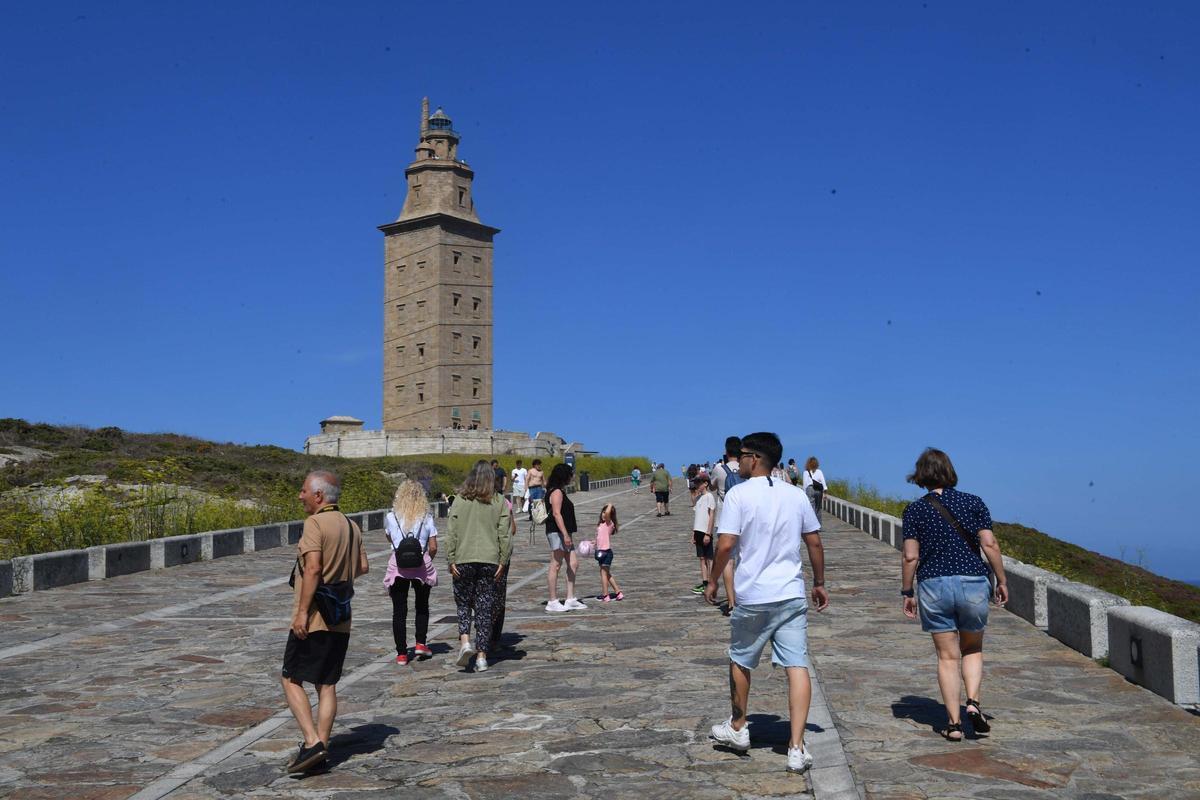 Turistas en la Torre de Hércules