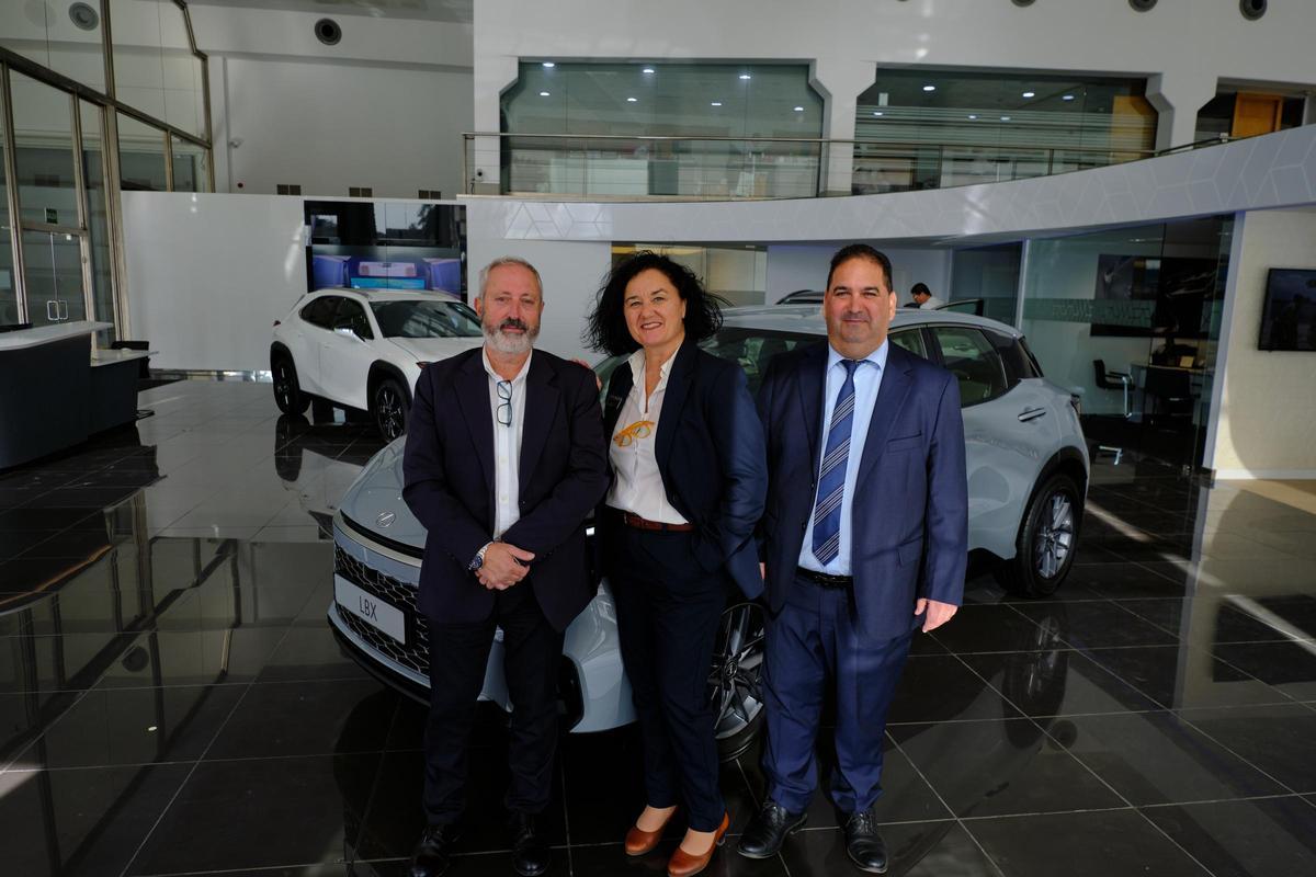 Miguel Ángel Ramírez, Beatriz Garrido y Jesús Román, del equipo de Cumaca Motor