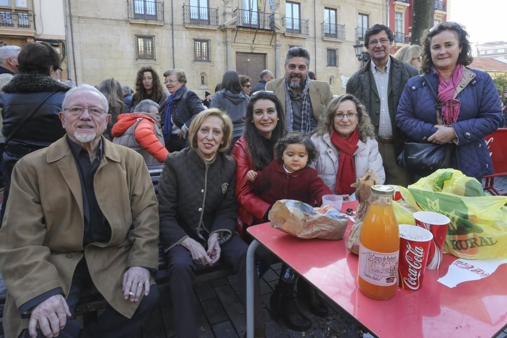 Amagüestu de la Balesquida en la plaza de Porlier, en Oviedo