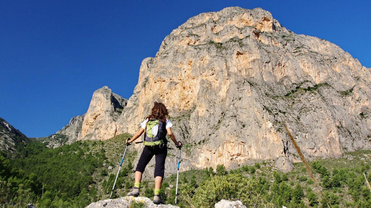 Polop de la Marina suma casa una veintena de rutas de senderismo, así como una vía ferrata.