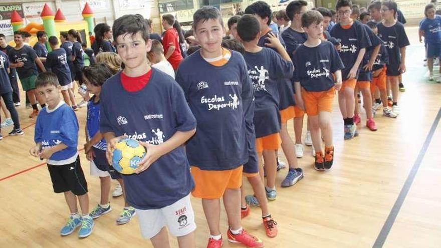 Alumnos de los juegos escolares y escuelas de la Diputación. // S.Á.