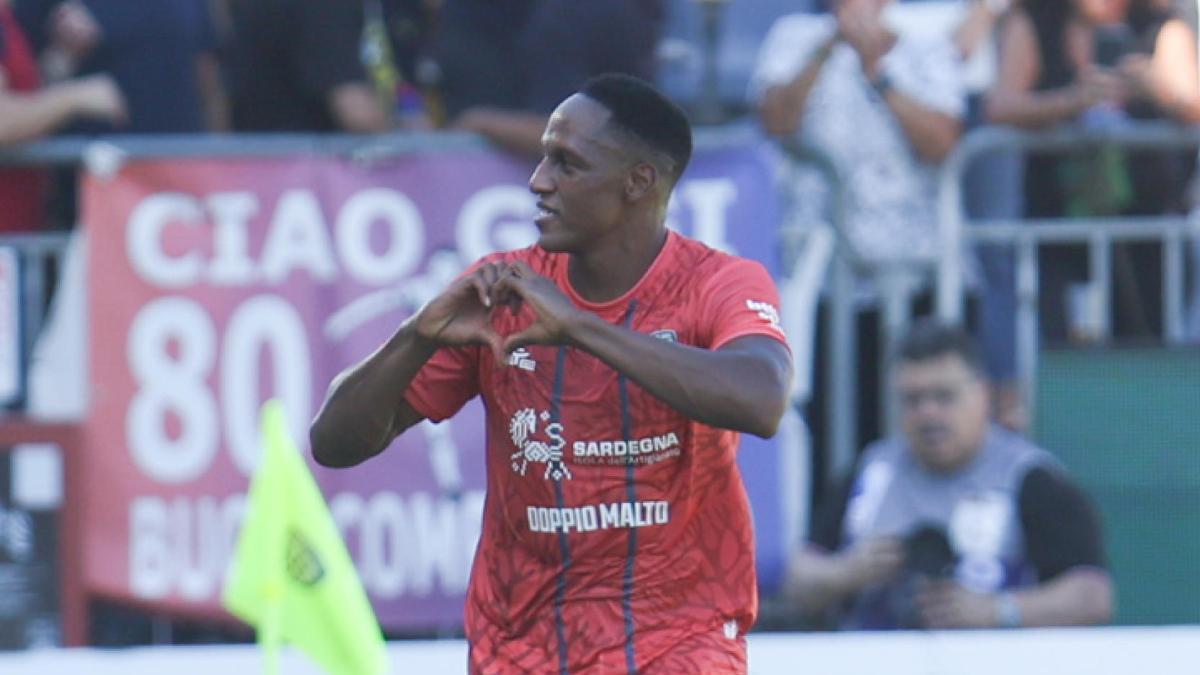 Yerri Mina se marca uno de sus 'bailecitos' marca de la casa para delirio de la afición