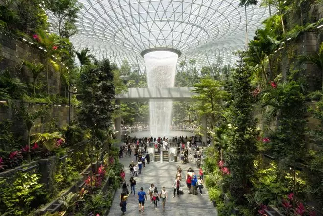Las atracciones más impresionantes de los aeropuertos de todo el mundo
