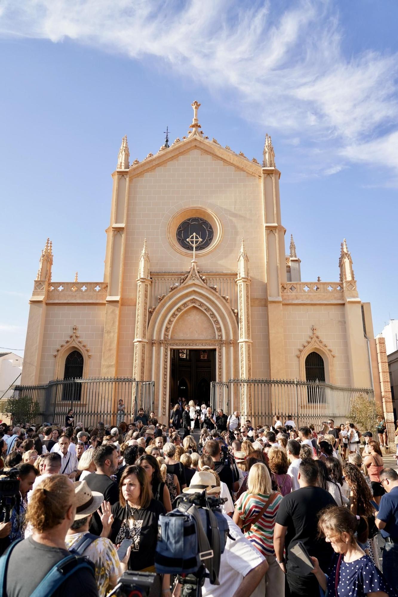 Multitudinario último adiós a María Teresa Campos en Málaga