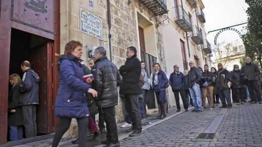 El PSOE rechaza municipalizar la gestión de las sillas para las Entradas
