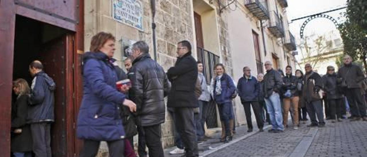 El PSOE rechaza municipalizar la gestión de las sillas para las Entradas