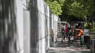 La Feria del Libro de Cáceres instala sus expositores en Cánovas y presenta su programa este martes