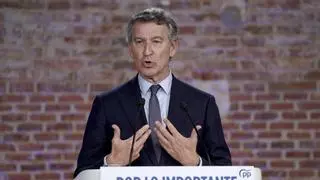 Feijóo acusa a Sánchez de atentar contra "los pilares del europeísmo" con la regularización de inmigrantes