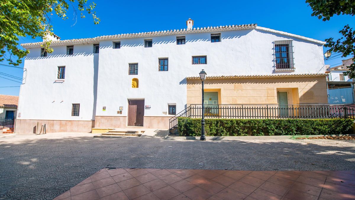 Exterior del albergue 'Casa Grande' de Coy.