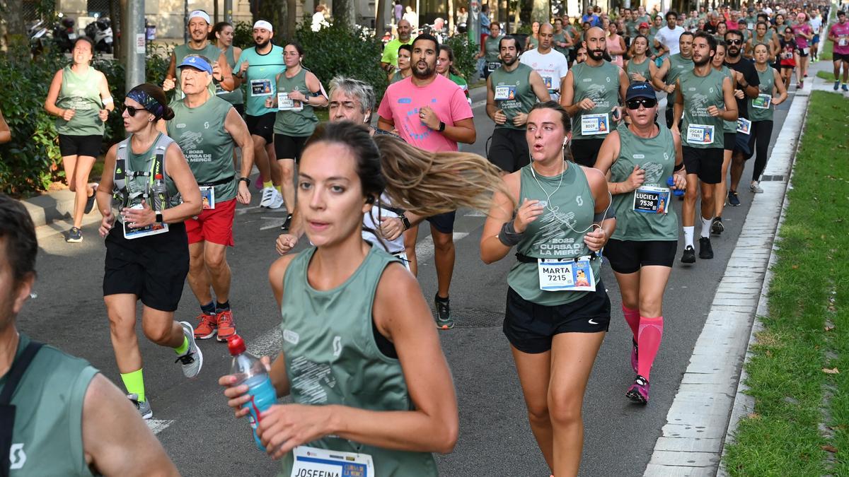 La Cursa de la Mercè 2022 desciende por el paseo de Sant Joan.