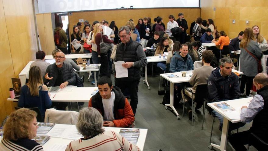 Primera fira d'ocupació dels càmpings gironins amb 100 ofertes de feina i 300 inscrits per cobrir la demanda del sector