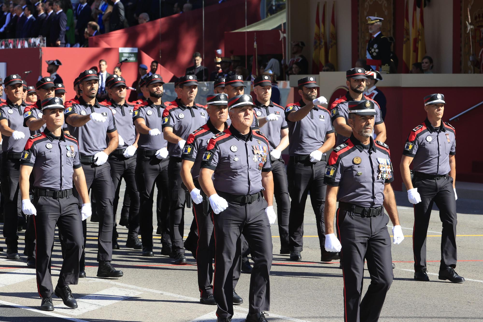 Bomberos, Protección Civil de Canarias, Policía Autonómica y científicos participan este 12 de octubre en el desfile con motivo de la Fiesta Nacional