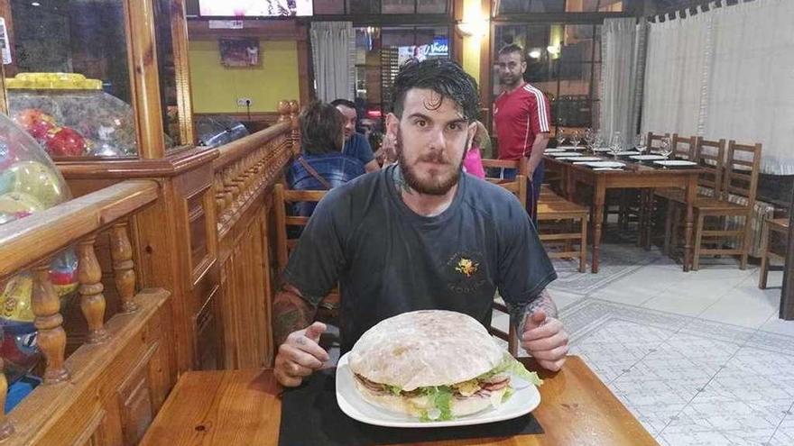 La hamburguesa de 1,5 kilos de la Florida que se le resiste a Guillán