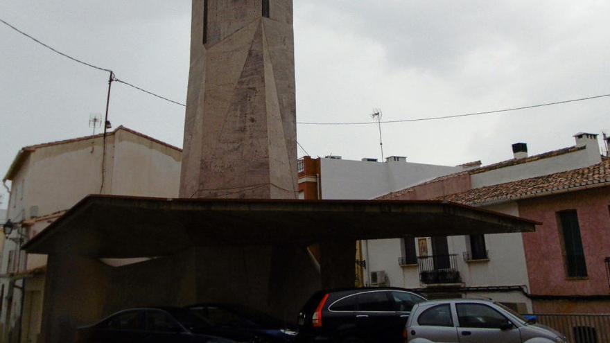 El nuevo campanario de Murla se convierte en cochera