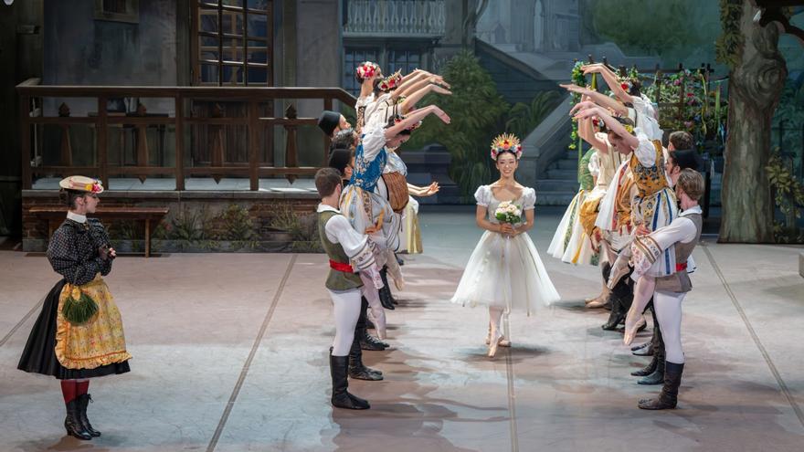 ‘Coppélia’, la magia del ballet francés regresa a Sevilla con cuatro funciones en el Teatro de la Maestranza
