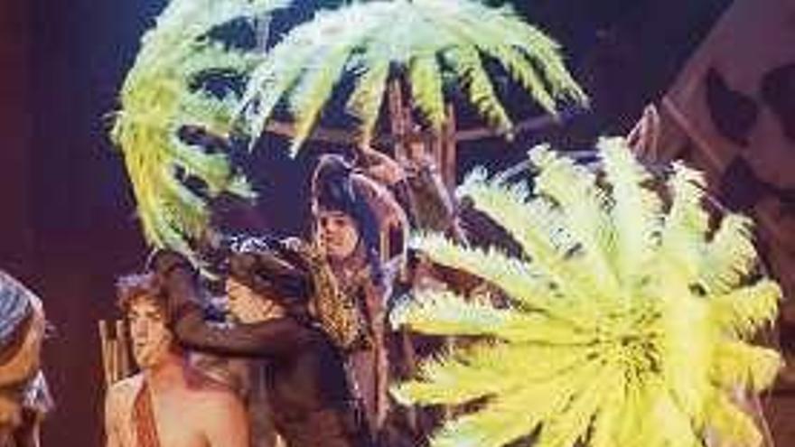Actores de &quot;La aventura de Mowgli&quot;, en una representación.