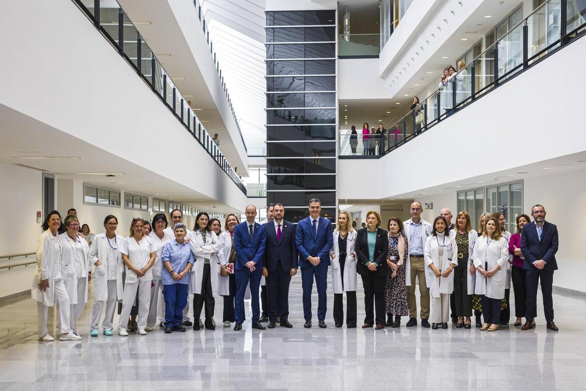 El equipo directivo del Sespa, en abril de 2024, con la exdelegada del Gobierno en Asturias, Delia Losa. A la izquierda del todo, Beatriz López Muñiz.