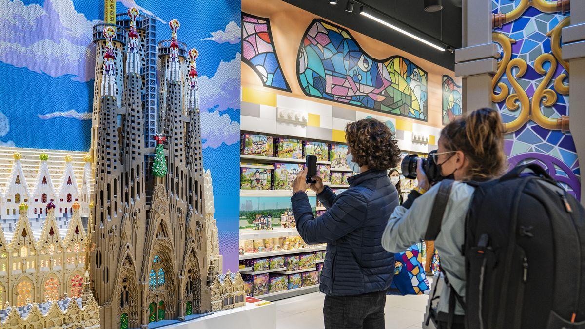 La Sagrada Família, feta de Lego, a la nova botiga de la marca danesa a Barcelona