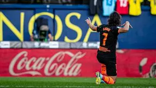 El Valencia anuncia el adiós de Cavani